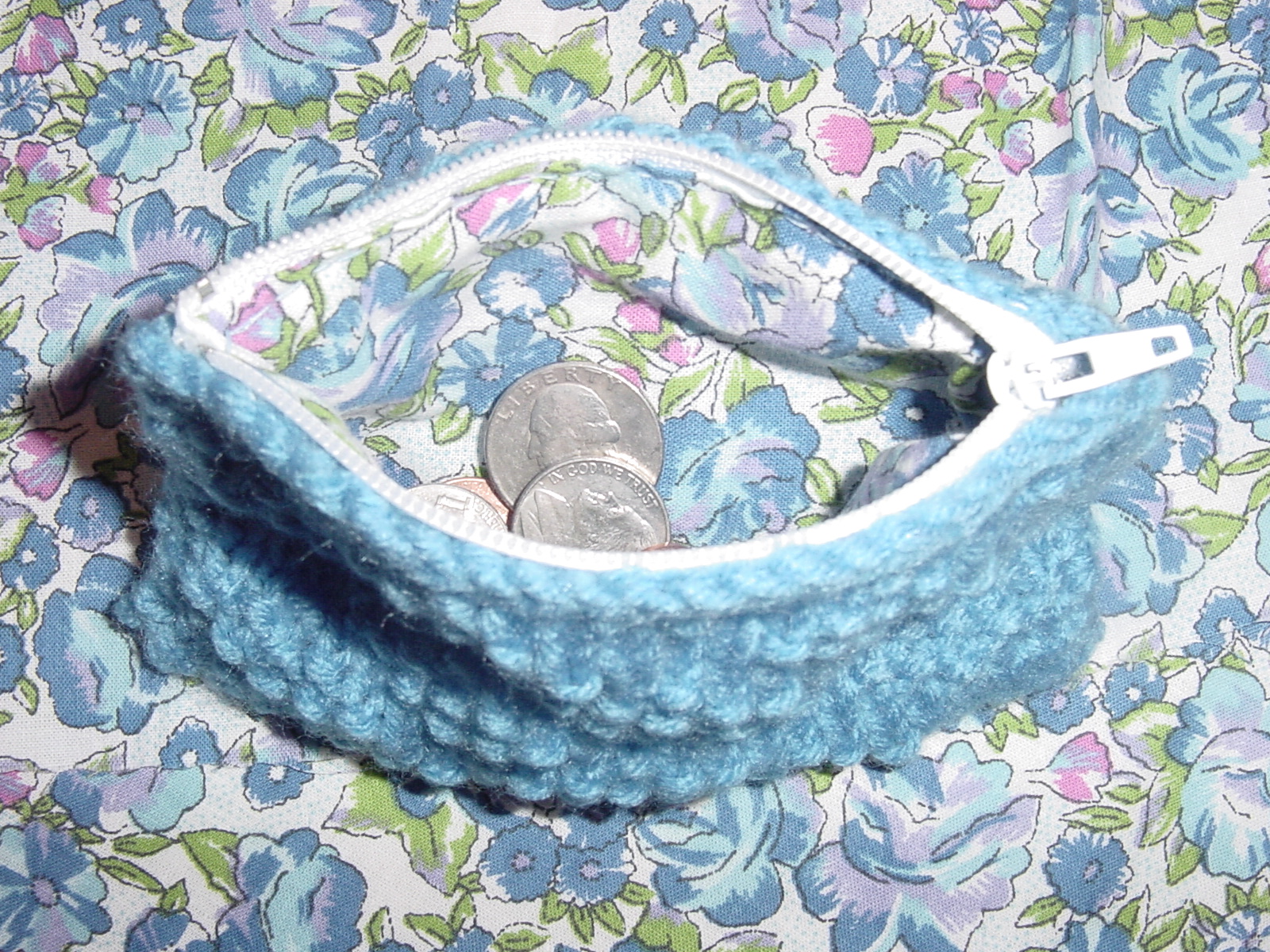 Lined Knitted Coin Purse with Zipper - June 2009